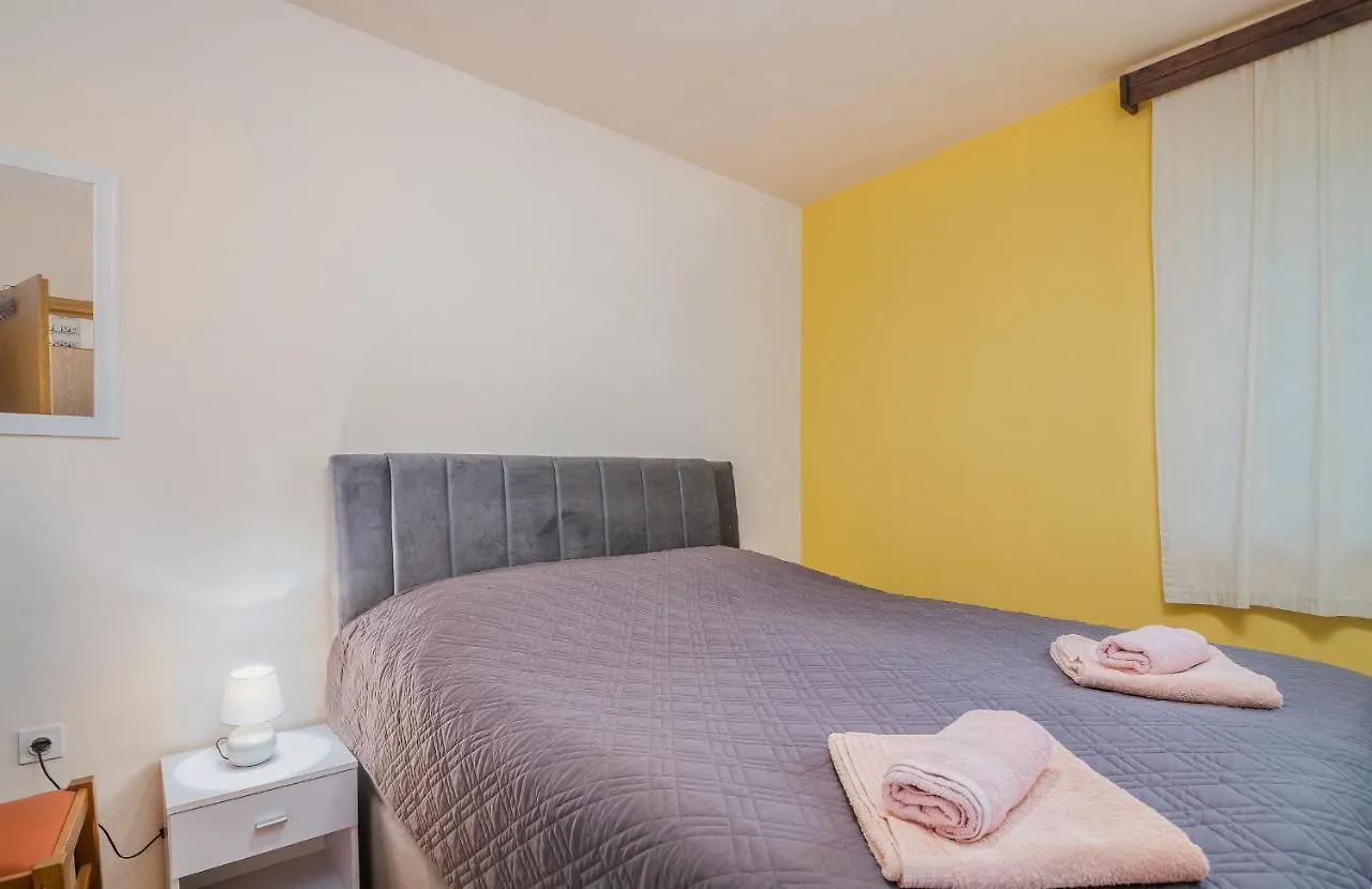 Apartmani M Baska  Baska (Krk)