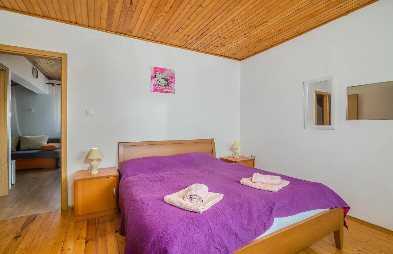 Apartment Apartmani M Baska