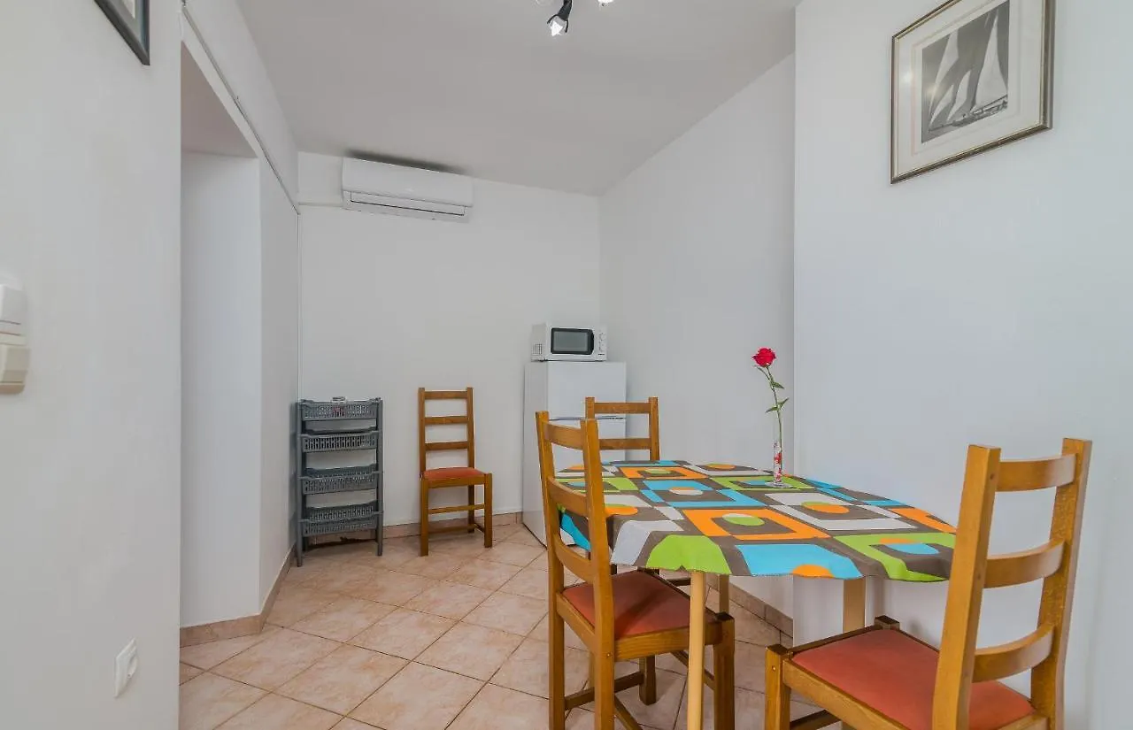 Apartmani M Baska  Apartment