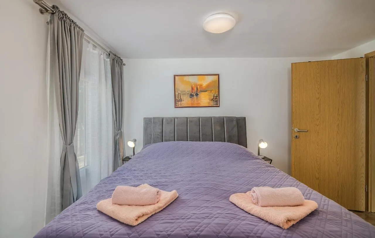 Apartment Apartmani M Baska  Croatia