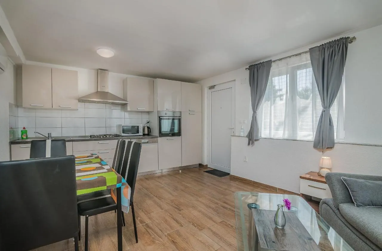 Apartment Apartmani M Baska