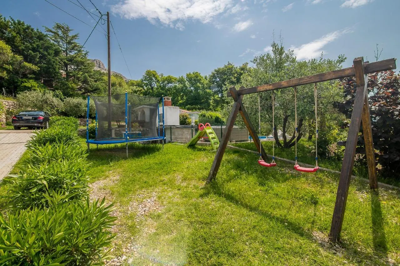 Apartment Apartmani M Baska  Croatia